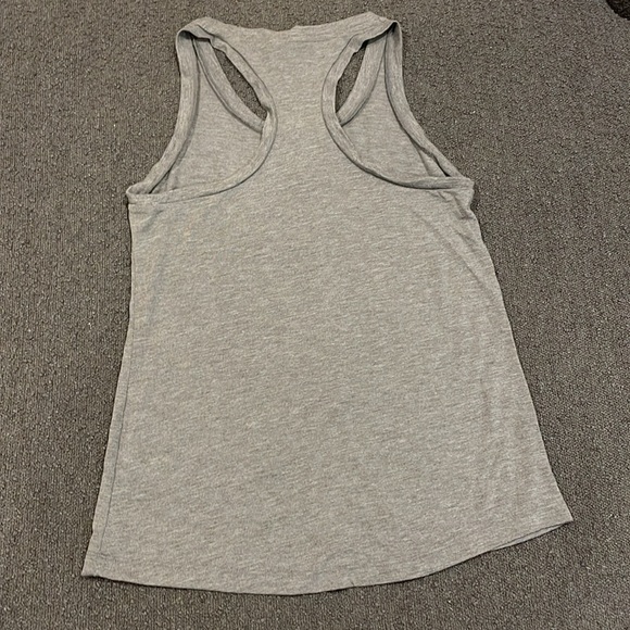 Nike Women’s Sportswear Essential Scoop Neck Tank in Grey sz Small - Picture 4 of 4